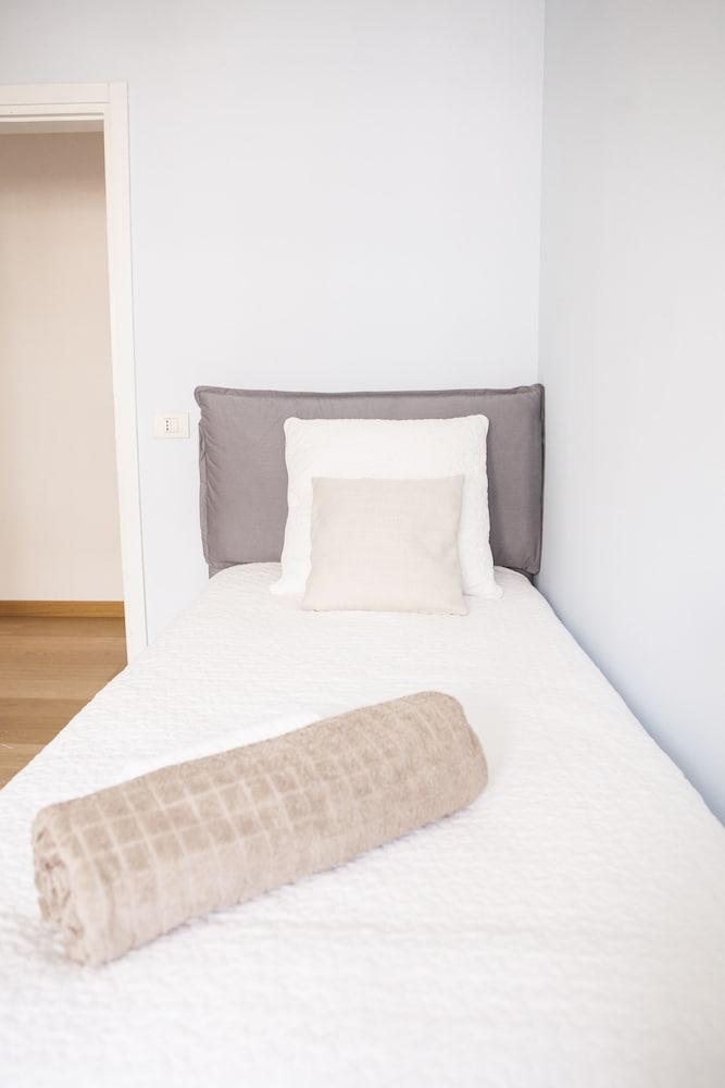 Alessia's Flat - Bright and Spacious