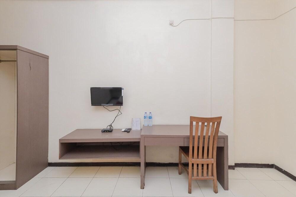 RedDoorz near Gubeng Station