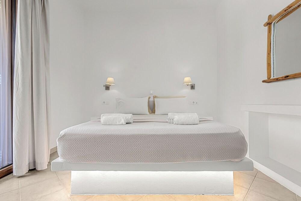 Anemonisia Skyrian Living