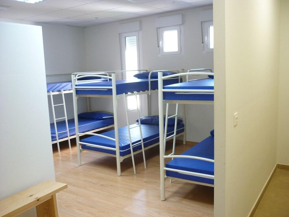 Pensión Albergue Puente Ribeira - Hostel