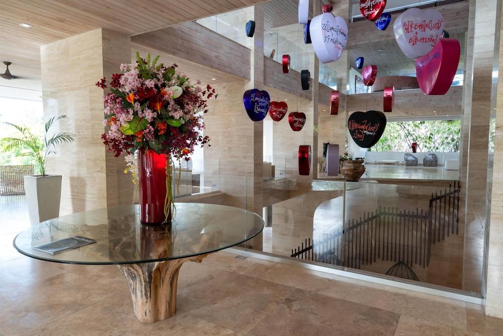 Hodges Bay Resort & Spa, an HQ Luxury Resort & Residences