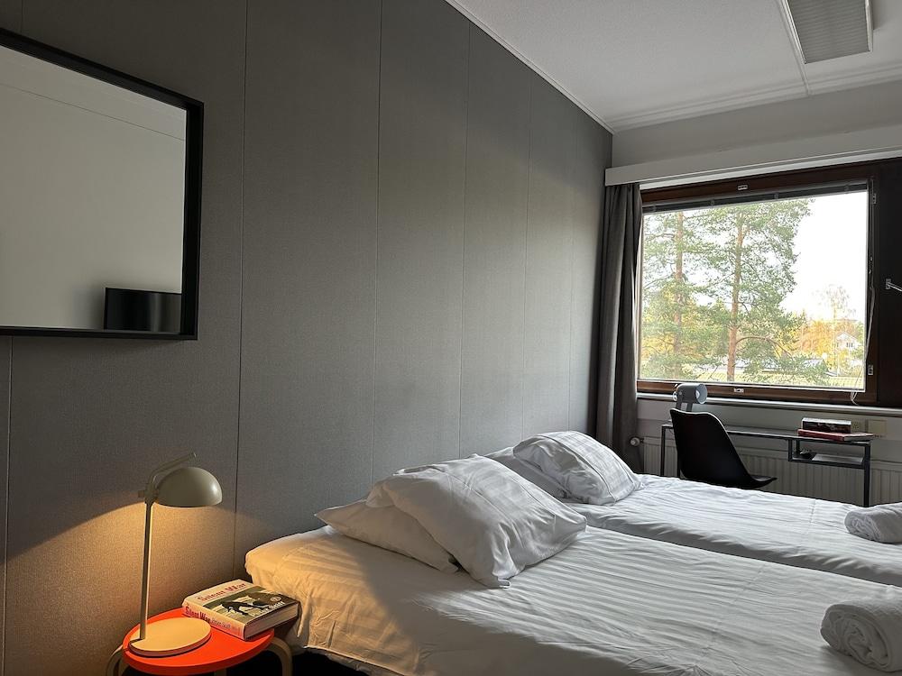 The Rooms Airport - 20Rooms