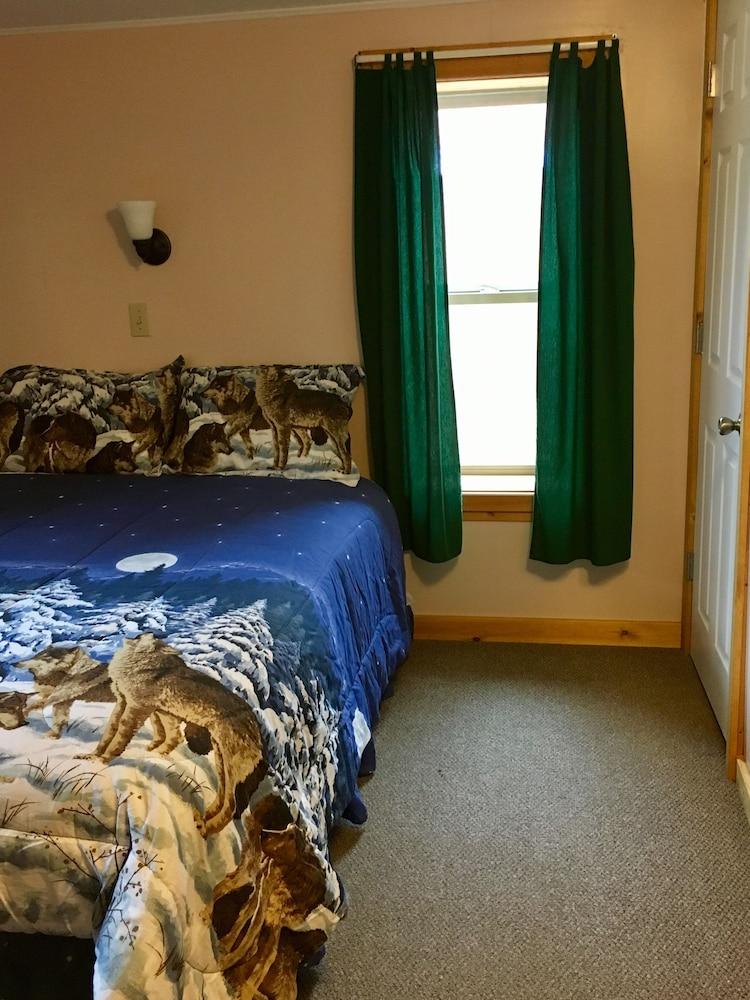 Tenderfoot Cabins & Motel