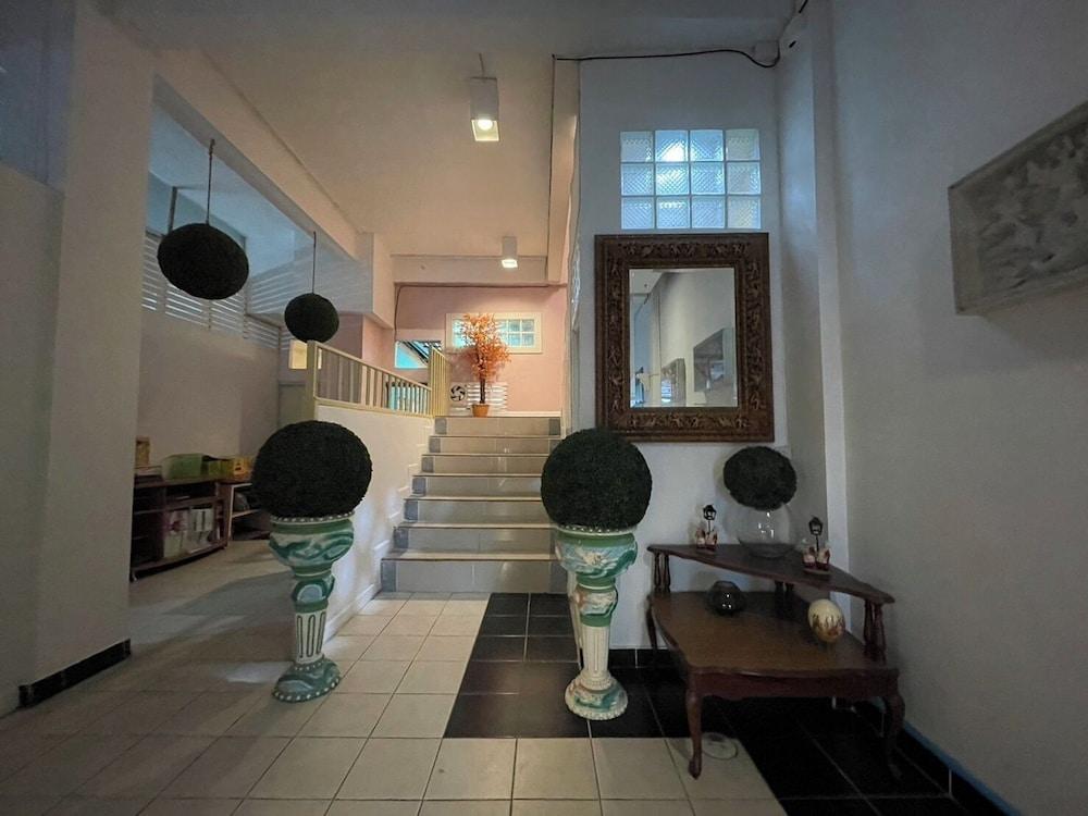 OYO 75486 Anna Residence Jomtien