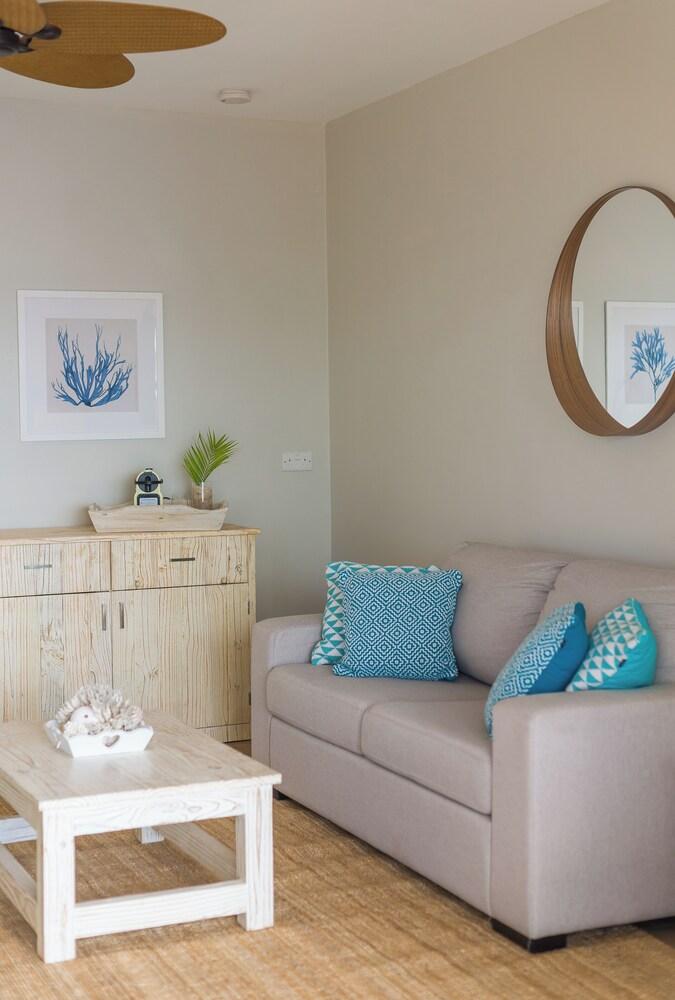 Le Nautique - Luxury Waterfront Hotel