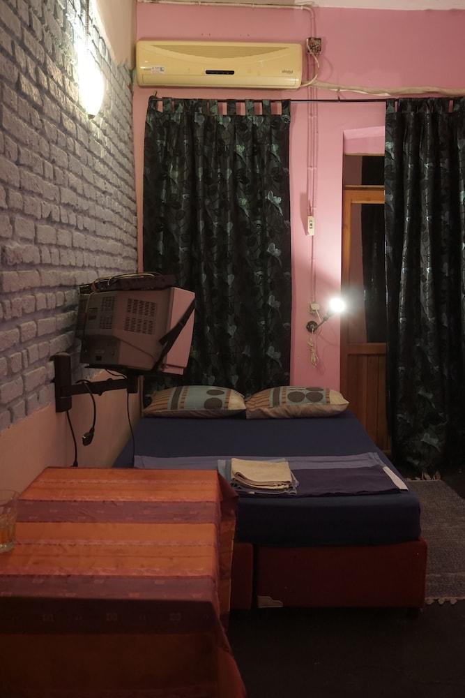 Chilloutlya Hostel&Bar