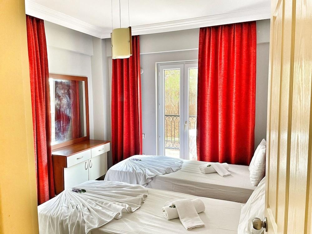 Antas Deluxe Apartments