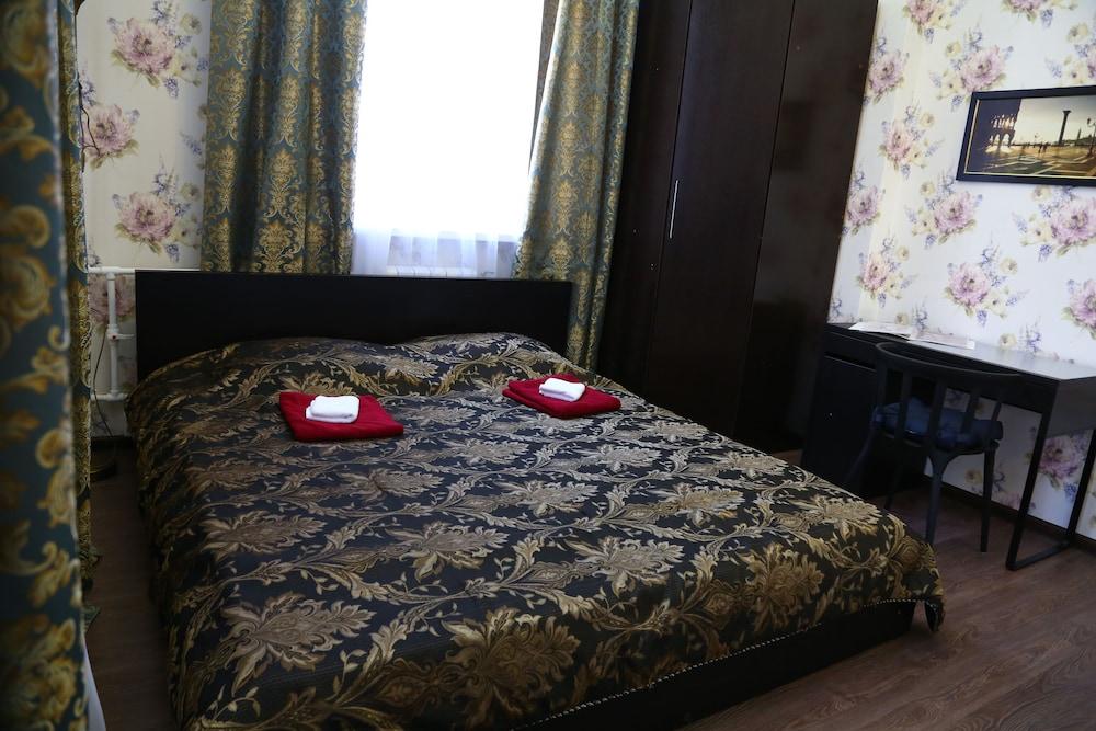 Mini hotel Artist on Baumanskaya - Hostel