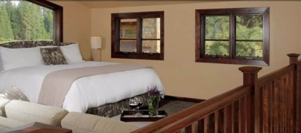 Highlands Ranch Resort