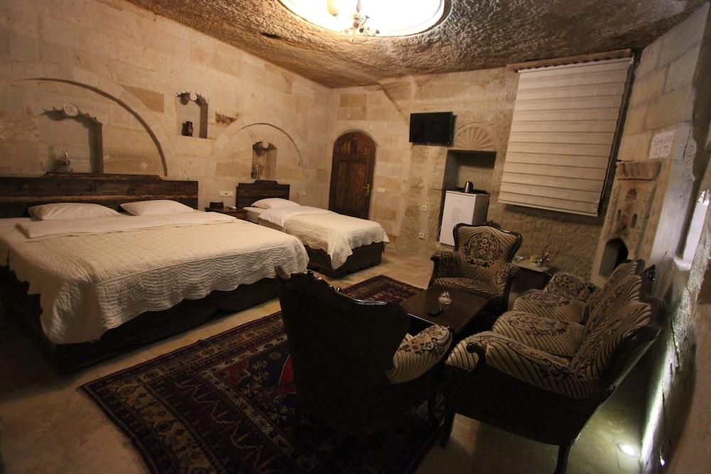 Family Cave Suites Hotel