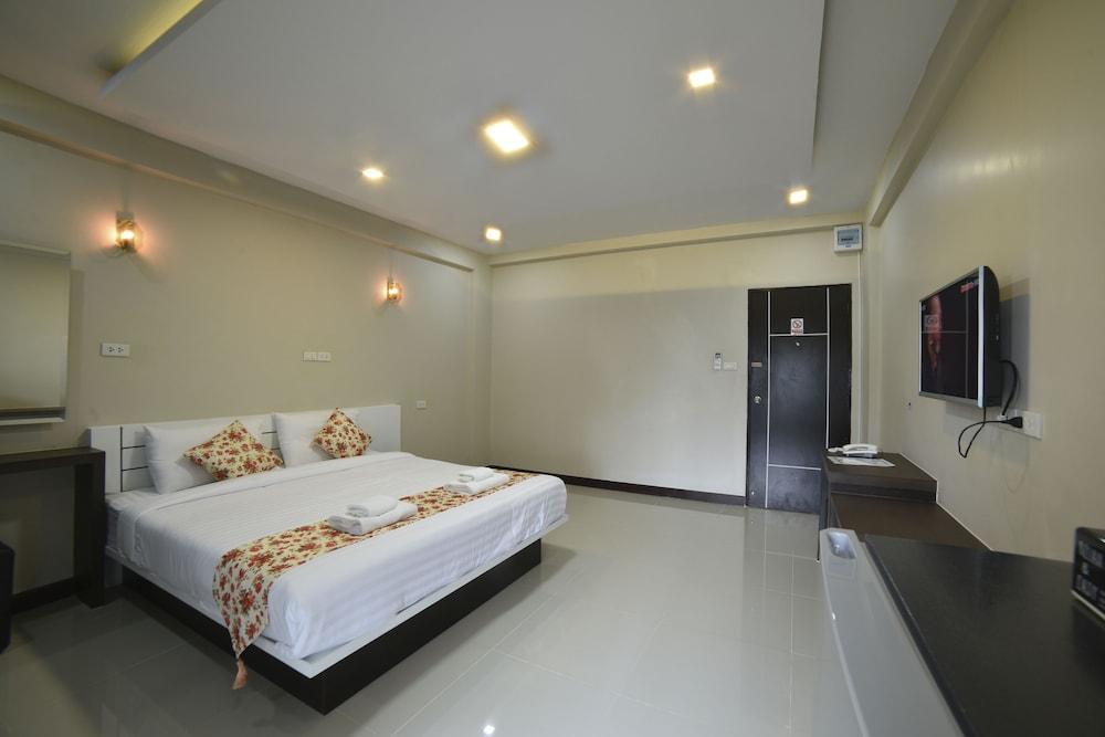 Gold Airport Suites