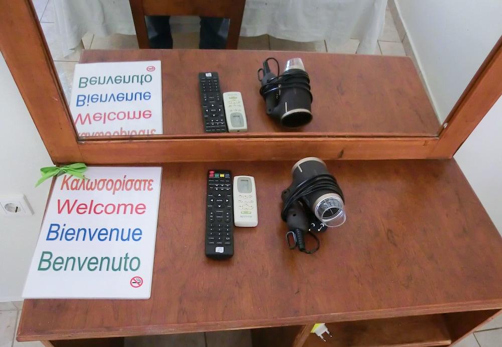 Santorini Camping Rooms