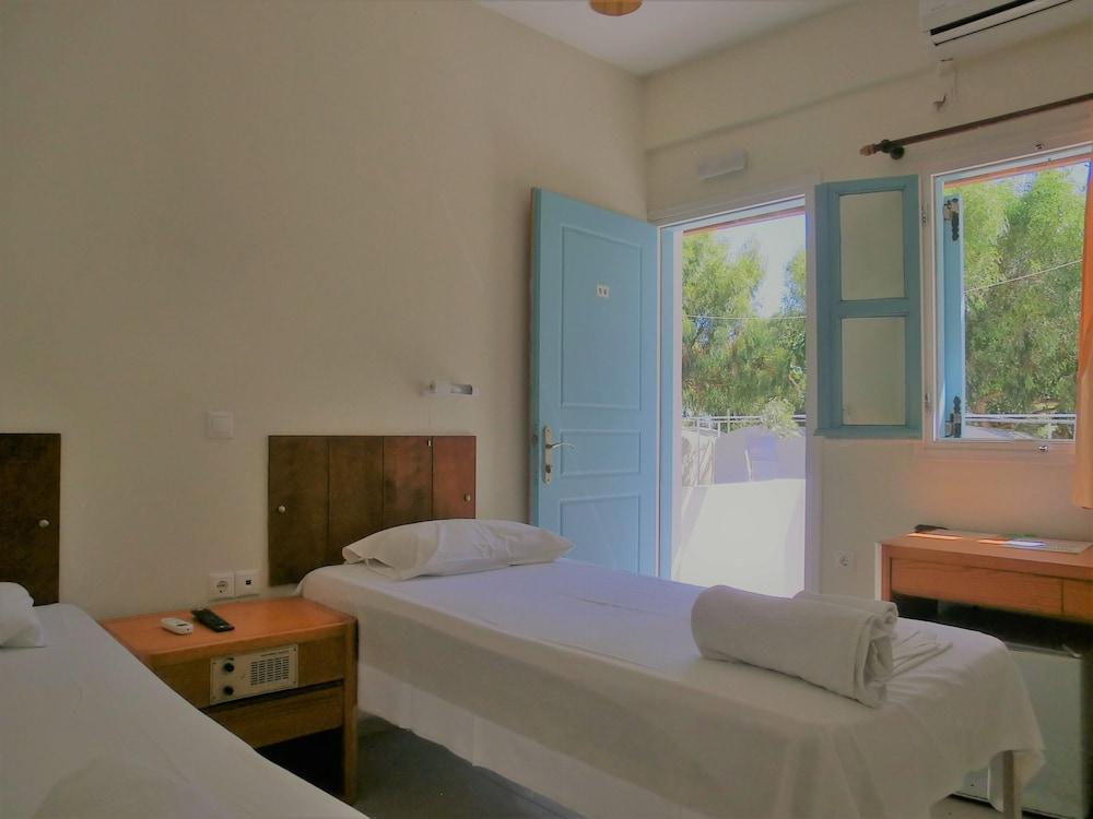 Santorini Camping Rooms