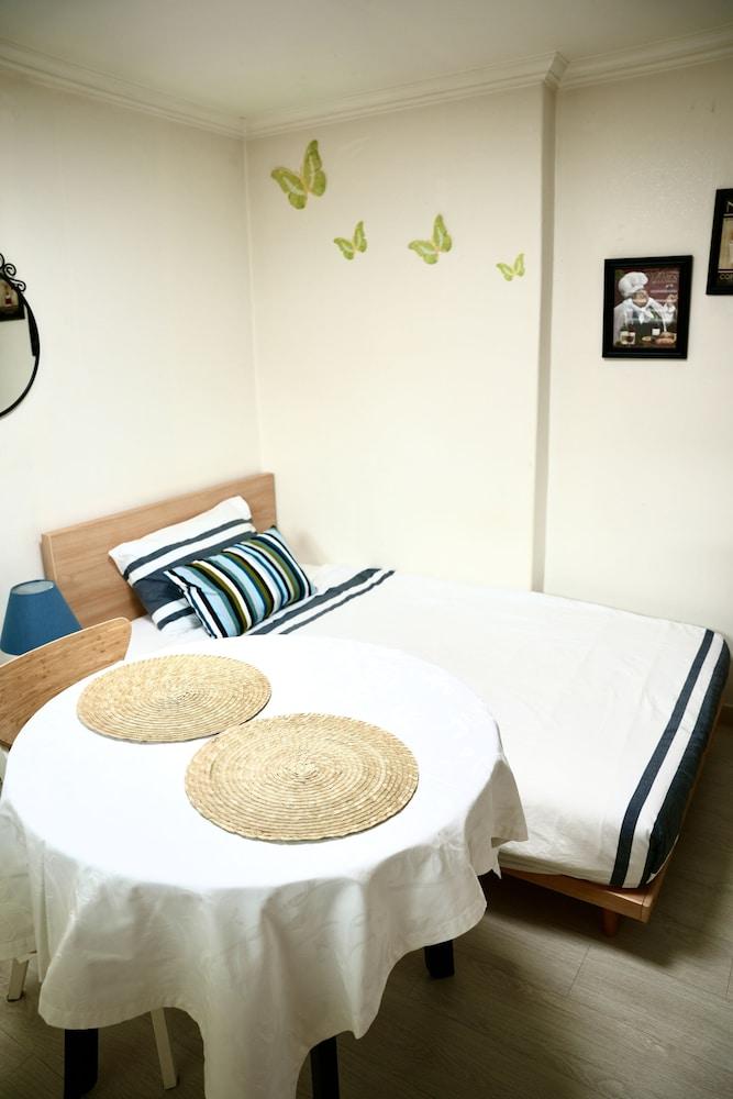 Riverside Guest House