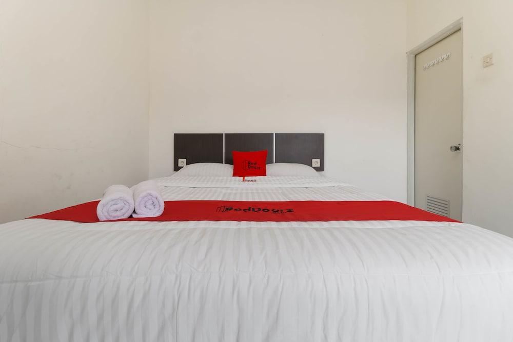 RedDoorz near Exit Toll Bogor