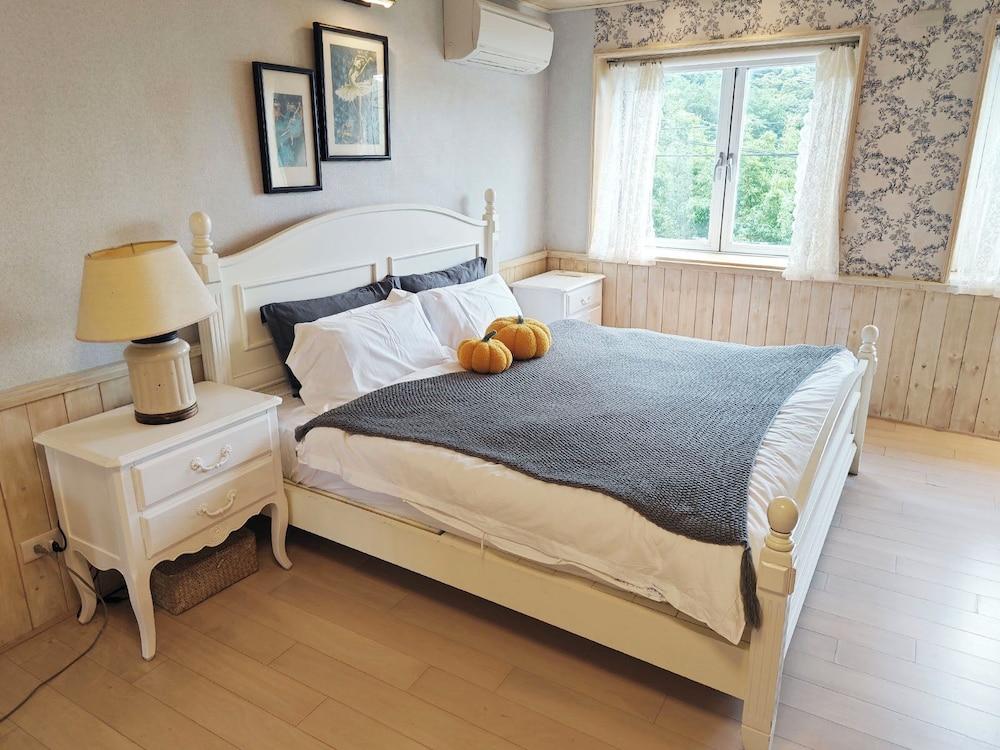 Gold Stone Crescent Moon Light