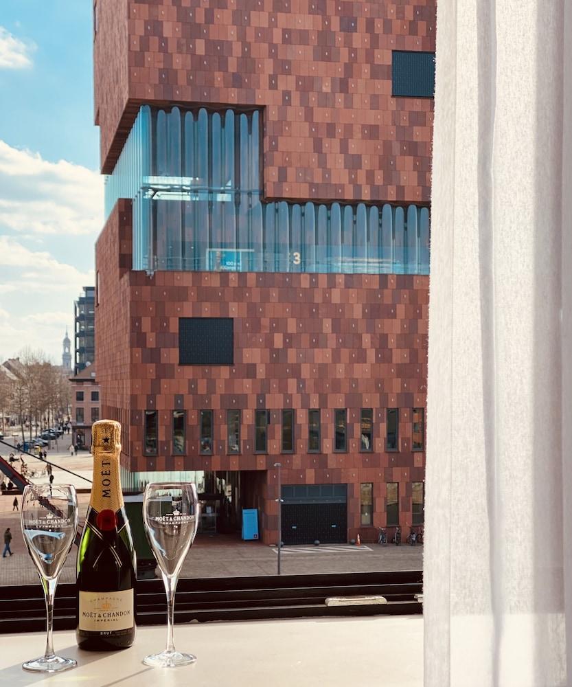 U Eat & Sleep Antwerp