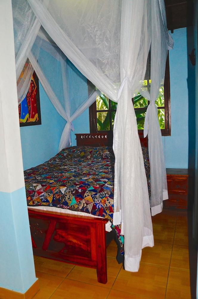 Aahh Bali Bed and Breakfast