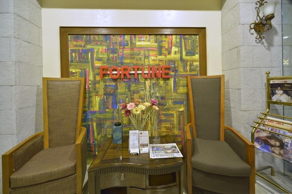 Paragon Hotel and Suites