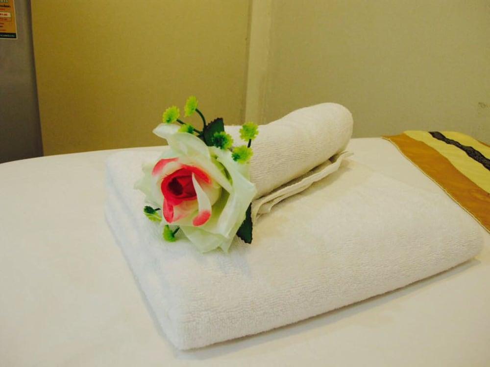 Retro Twin Home at Maesot