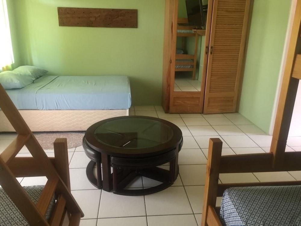 BAGOS ECO RETREAT & CAFE