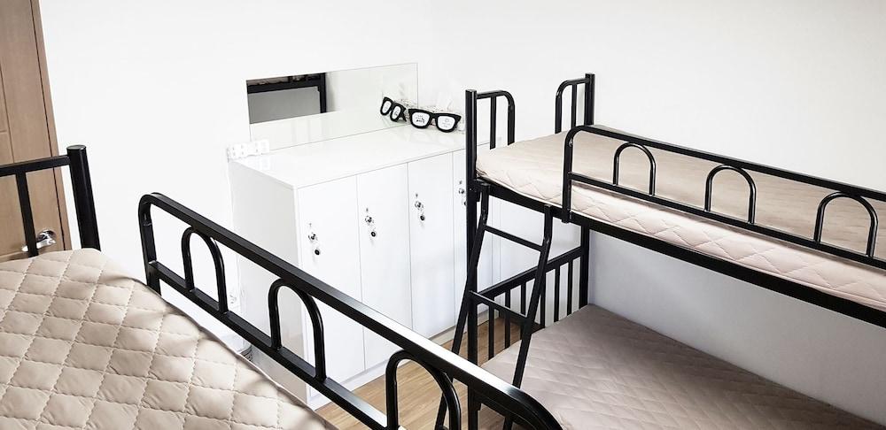 Guesthouse Enoch - Hostel