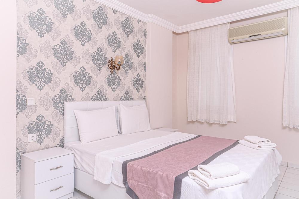 Sunset Village Apart Hotel