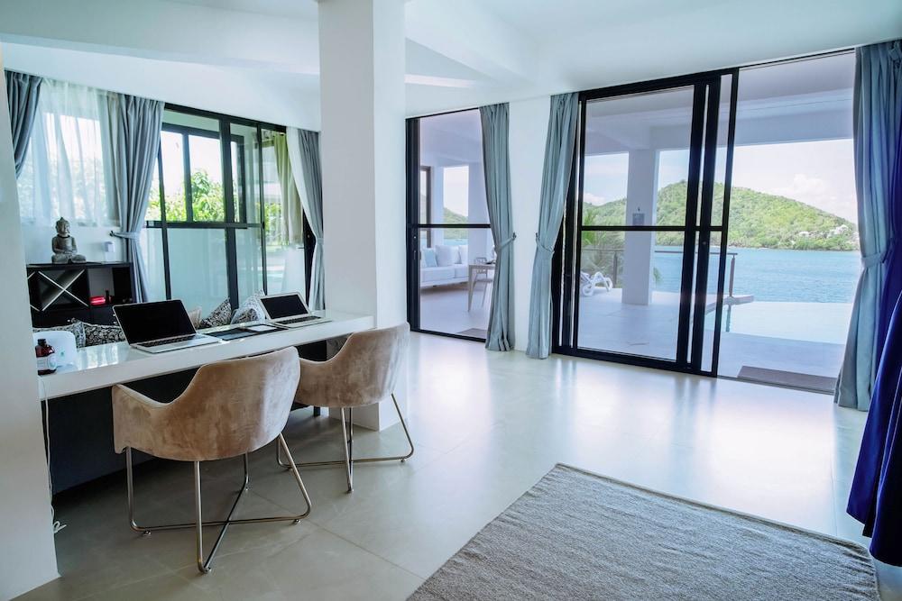 Stunning luxe 220sm villa by the sea entirely private with own pool