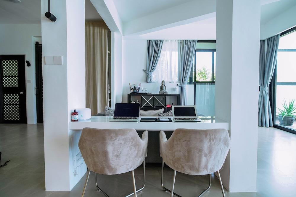 Stunning luxe 220sm villa by the sea entirely private with own pool