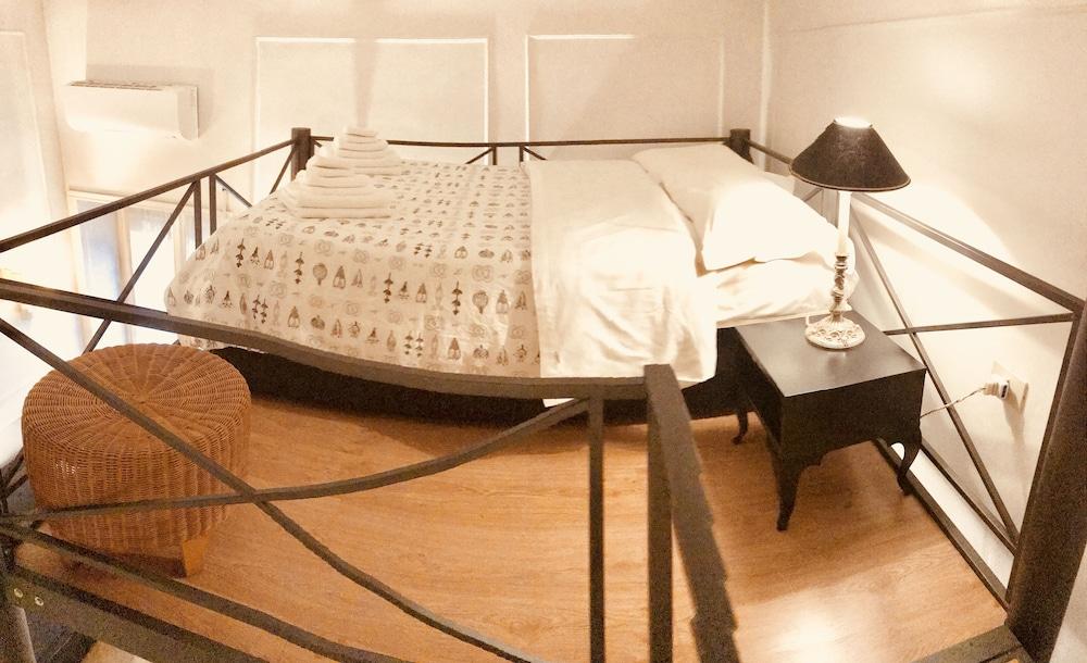 Ara Pacis Luxury Apartment