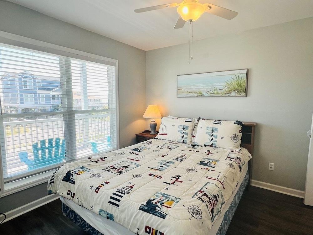 Just Breeze 'n 4 Bedroom Home by RedAwning