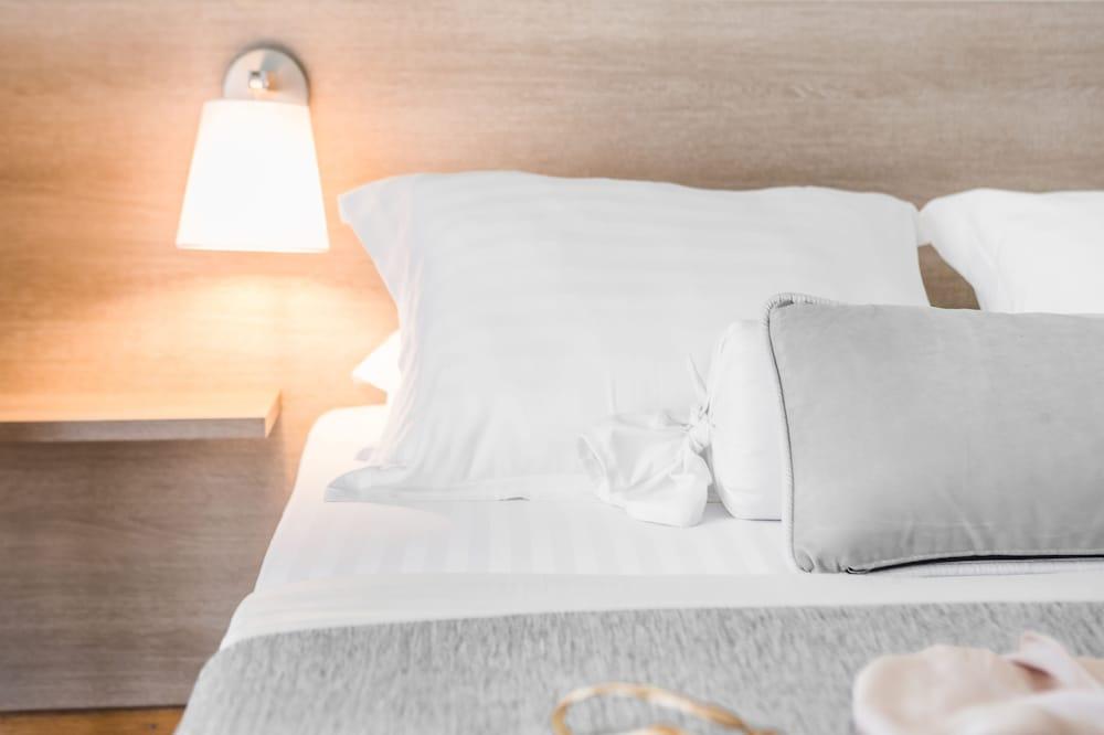 Malibu Studios & Apartments