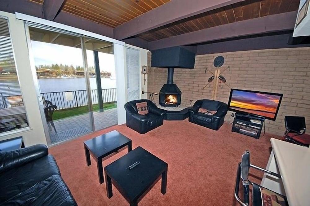 439 Ala Wai 136 3 Bedroom Condo by RedAwning