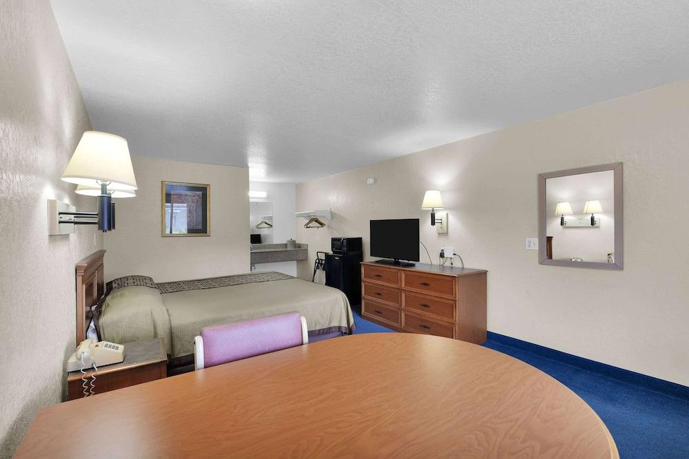 Knights Inn Jacksonville at Dix Ellis Trail