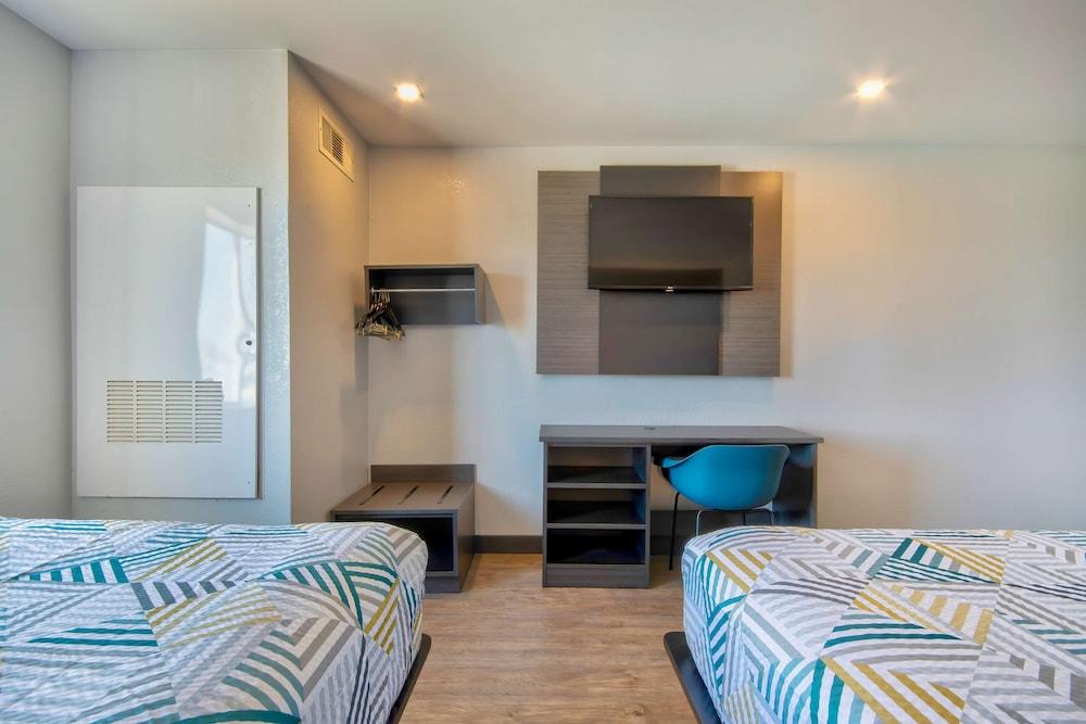 Motel 6 Harlingen, TX