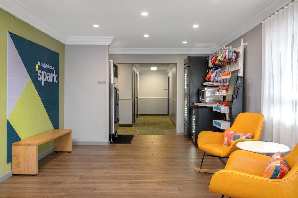 Spark by Hilton Springfield Eugene