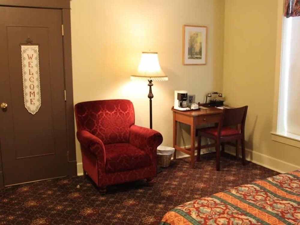 Hotel Selkirk at Fort Edmonton Park