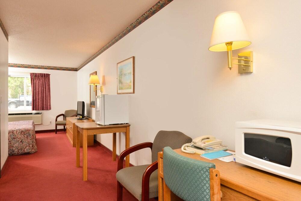 Americas Best Value Inn & Suites Clear Lake