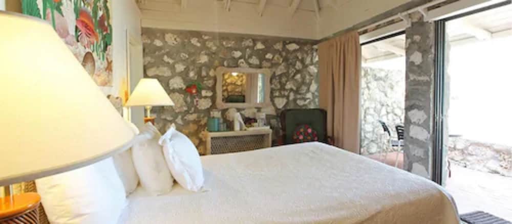 Fernandez Bay Village