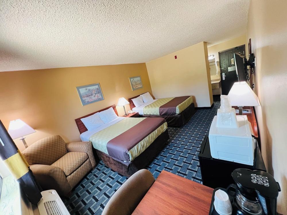 Hometown Inn & Suites