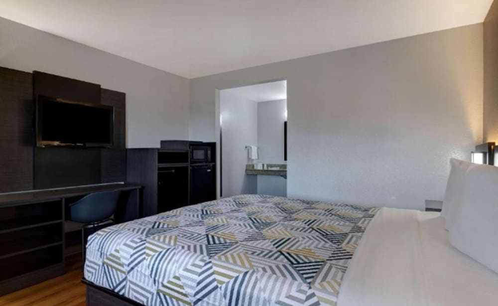 Motel 6 Buttonwillow, CA Central