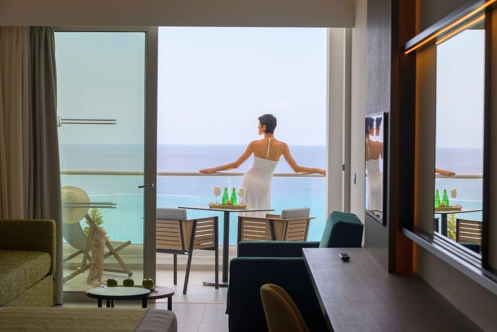 Cavo Maris Beach Hotel