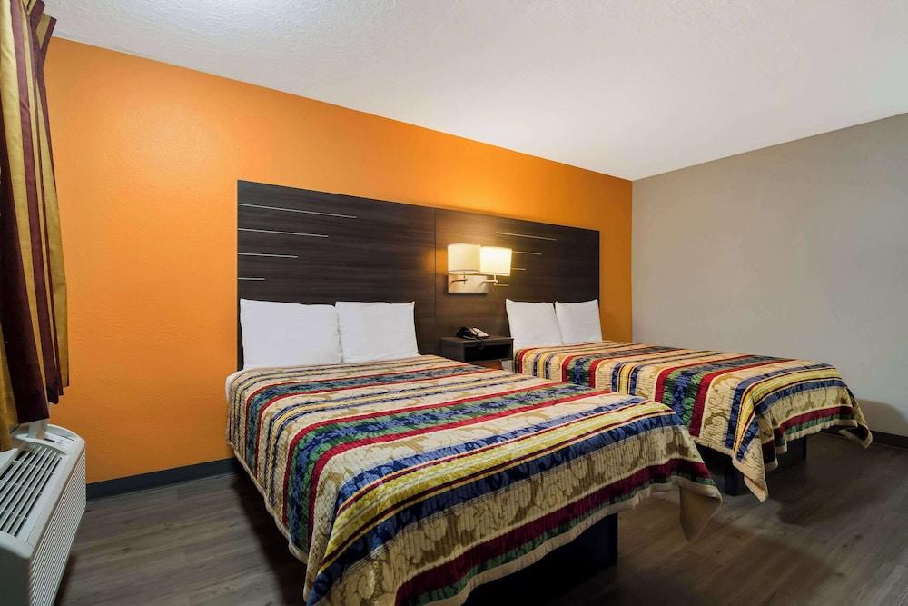 Rodeway Inn Conference Center