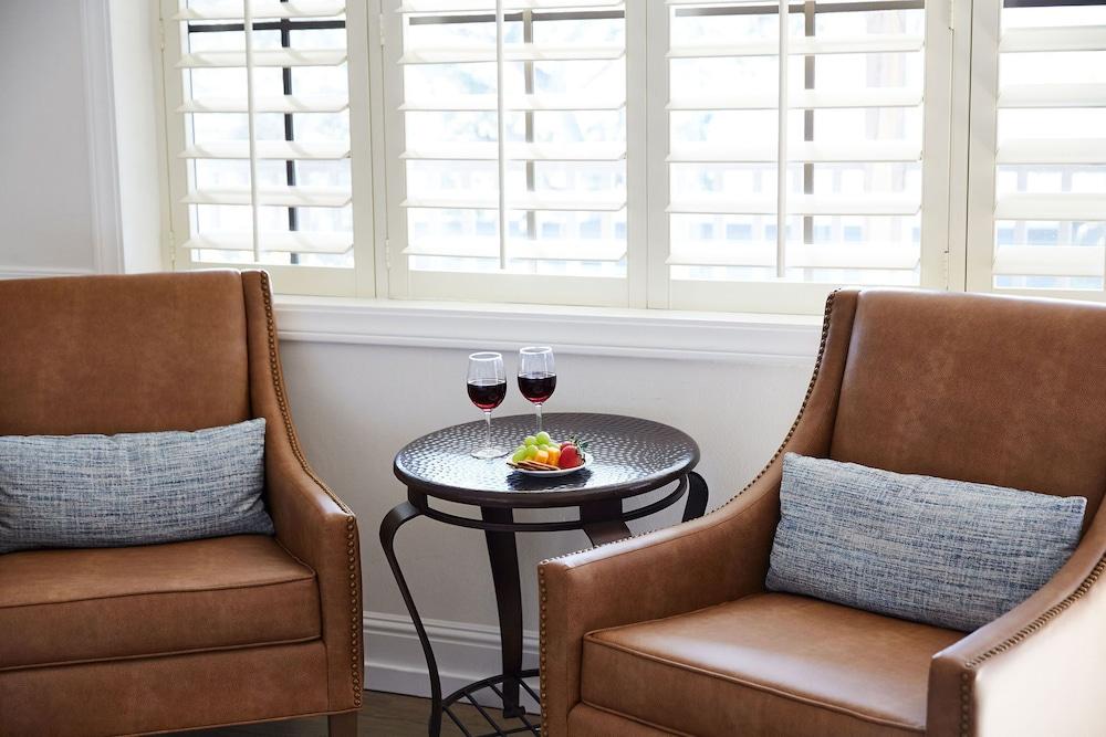 Coachman's Inn, A Four Sisters Inn