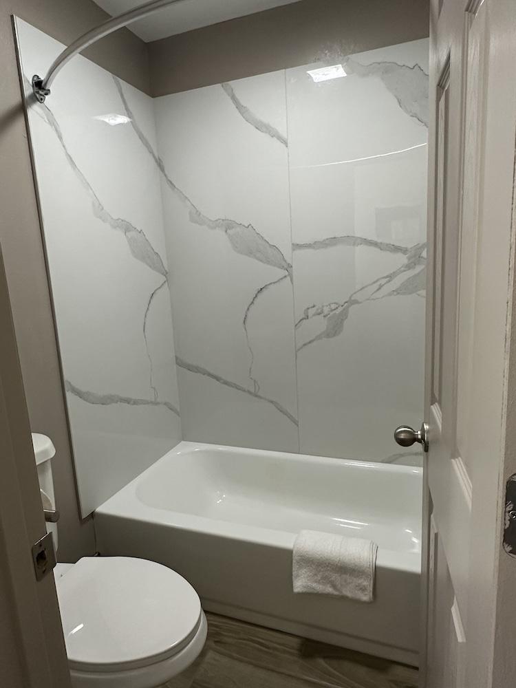 Express Inn & Suites