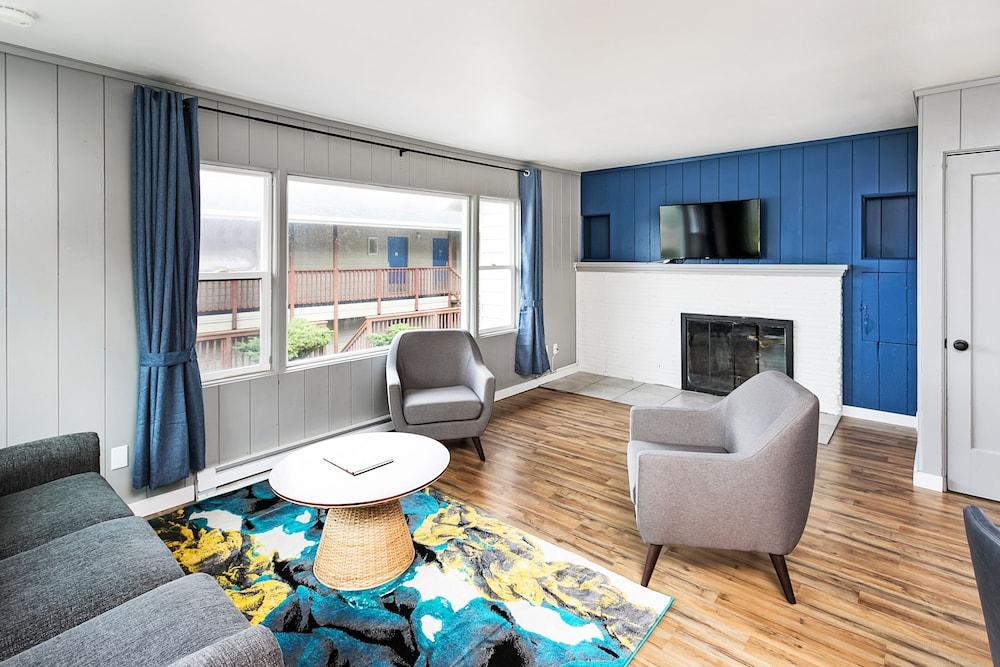 Clarion Inn Surfrider Resort