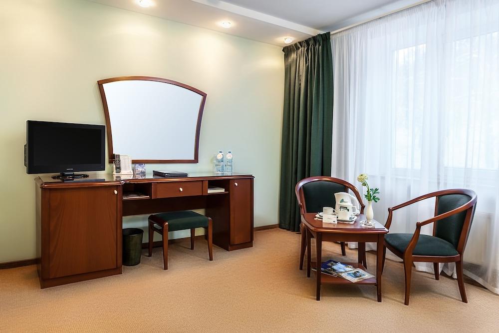 Alexandrovsky Garden Hotel