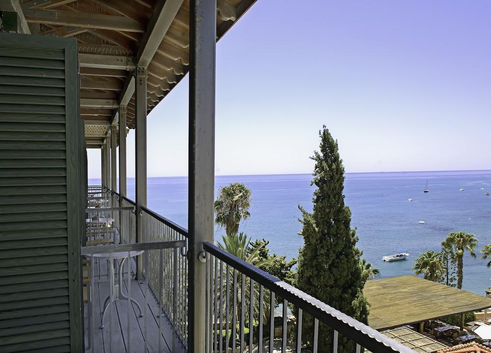 Columbia Beach Resort