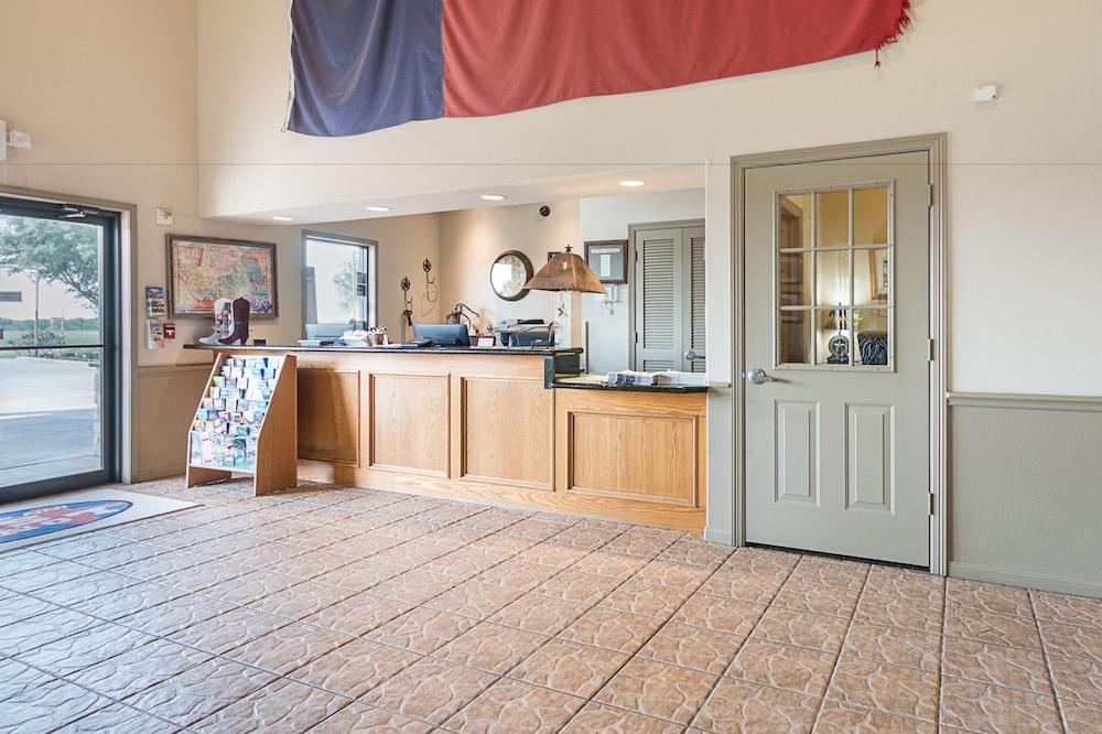 Lone Star Inn & Suites