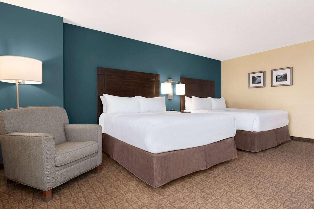 Wyndham Garden Niagara Falls Fallsview